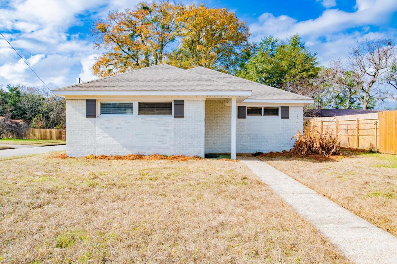 House In Mobile Newly Renovated! Quiet & Centrally Located! Extérieur photo